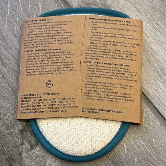 NWT Norwex Exfoliating Facial Mitt - Picture 2 of 4